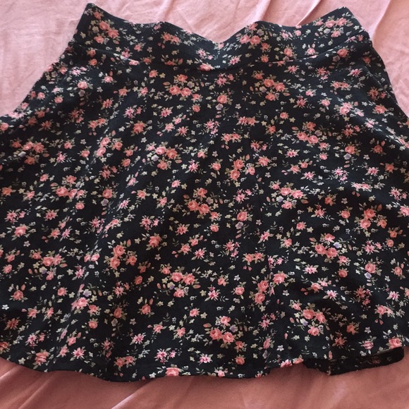 Pacsun floral skirt - Picture 3 of 4